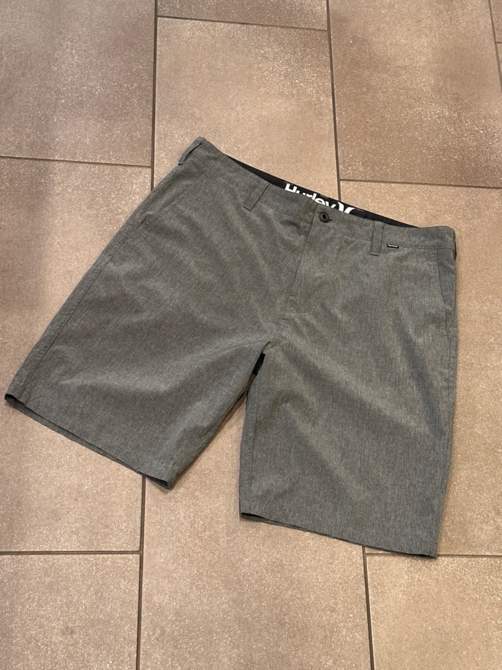 Hurley Men's Charcoal Gray Flat Front Shorts Size 34